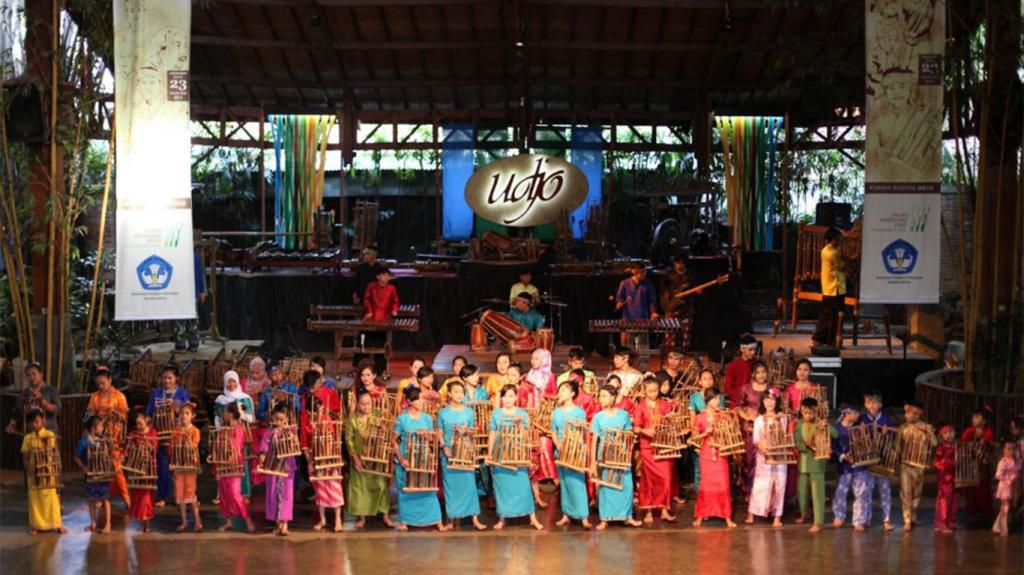 Stupid Ideas to Save Saung Angklung&nbsp;Udjo