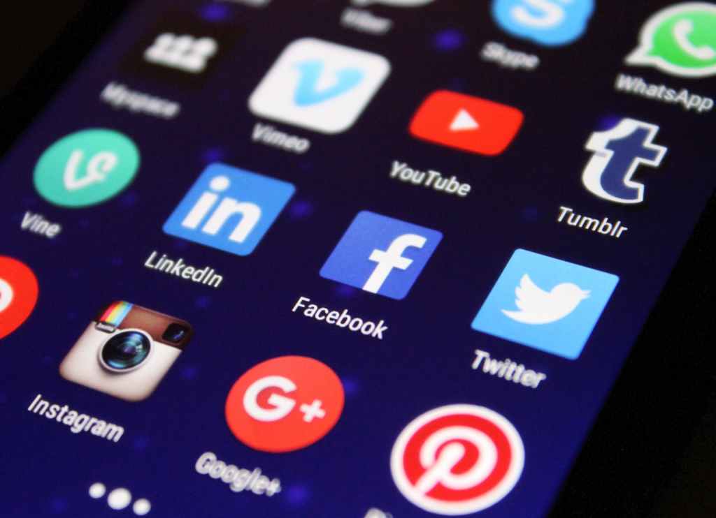 Two Part of Social Media
